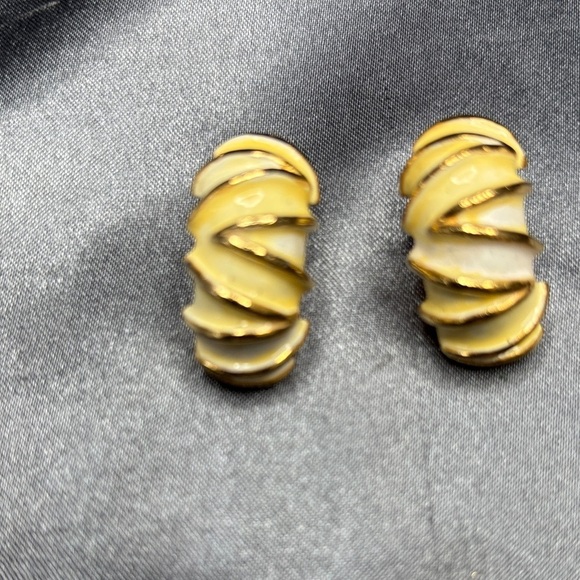 Kenneth Jay Lane Gold and Cream Swirl Earrings - Picture 1 of 3